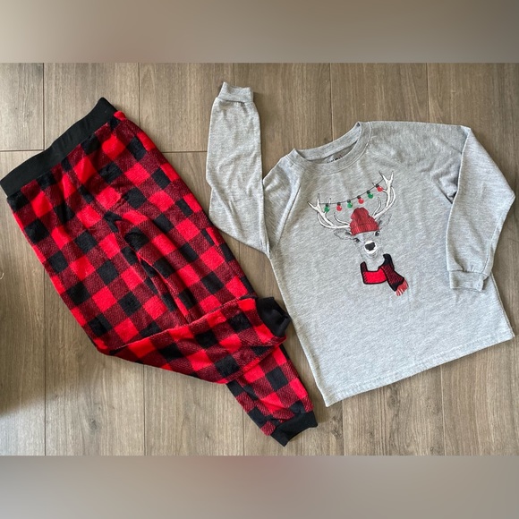 Holiday Pajamas 🦌 - Picture 1 of 3